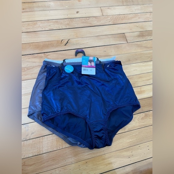 NWT Vanity Fair Radiant Collection light control undershapers pack of 3 briefs - Picture 1 of 5